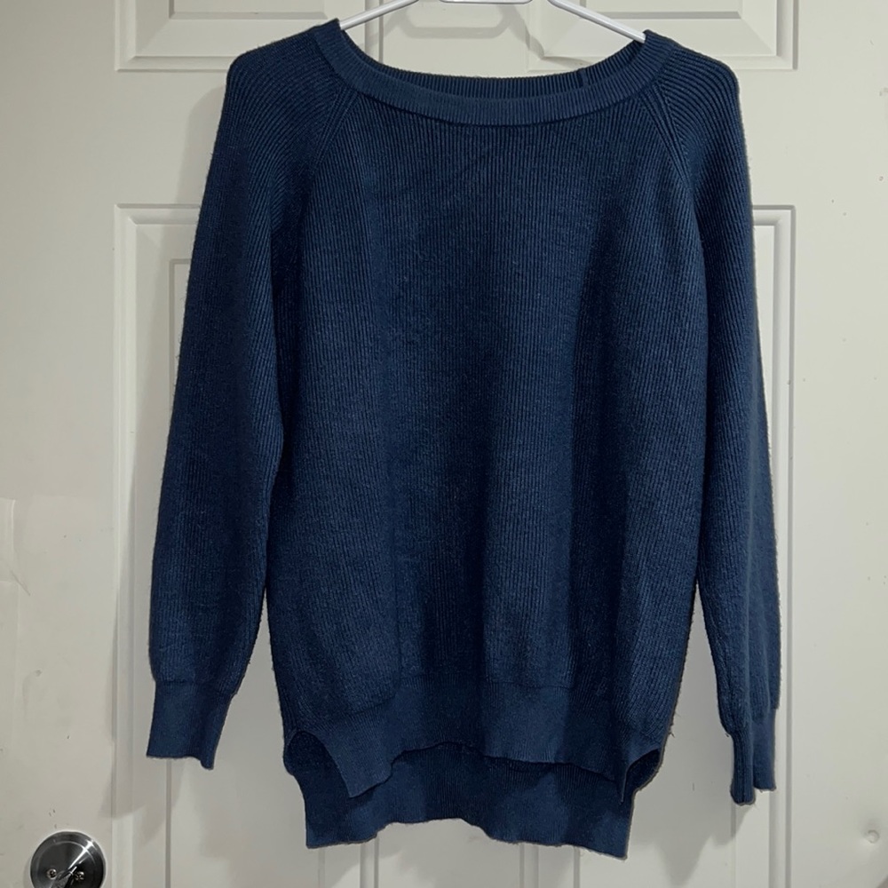 Blue long-sleeved sweater